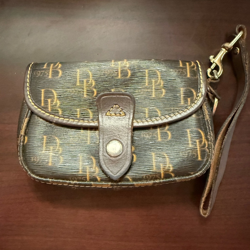 Vintage Dooney and Bourke wristlet